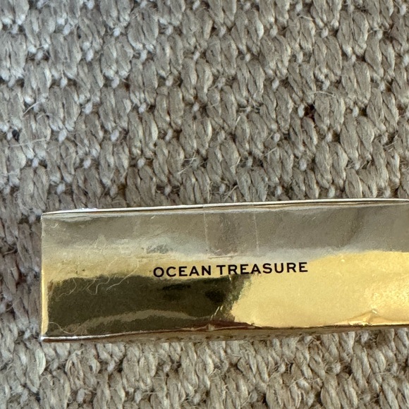 Revolution Pro Ultimate Eye Look Palette. New in box - Picture 2 of 3